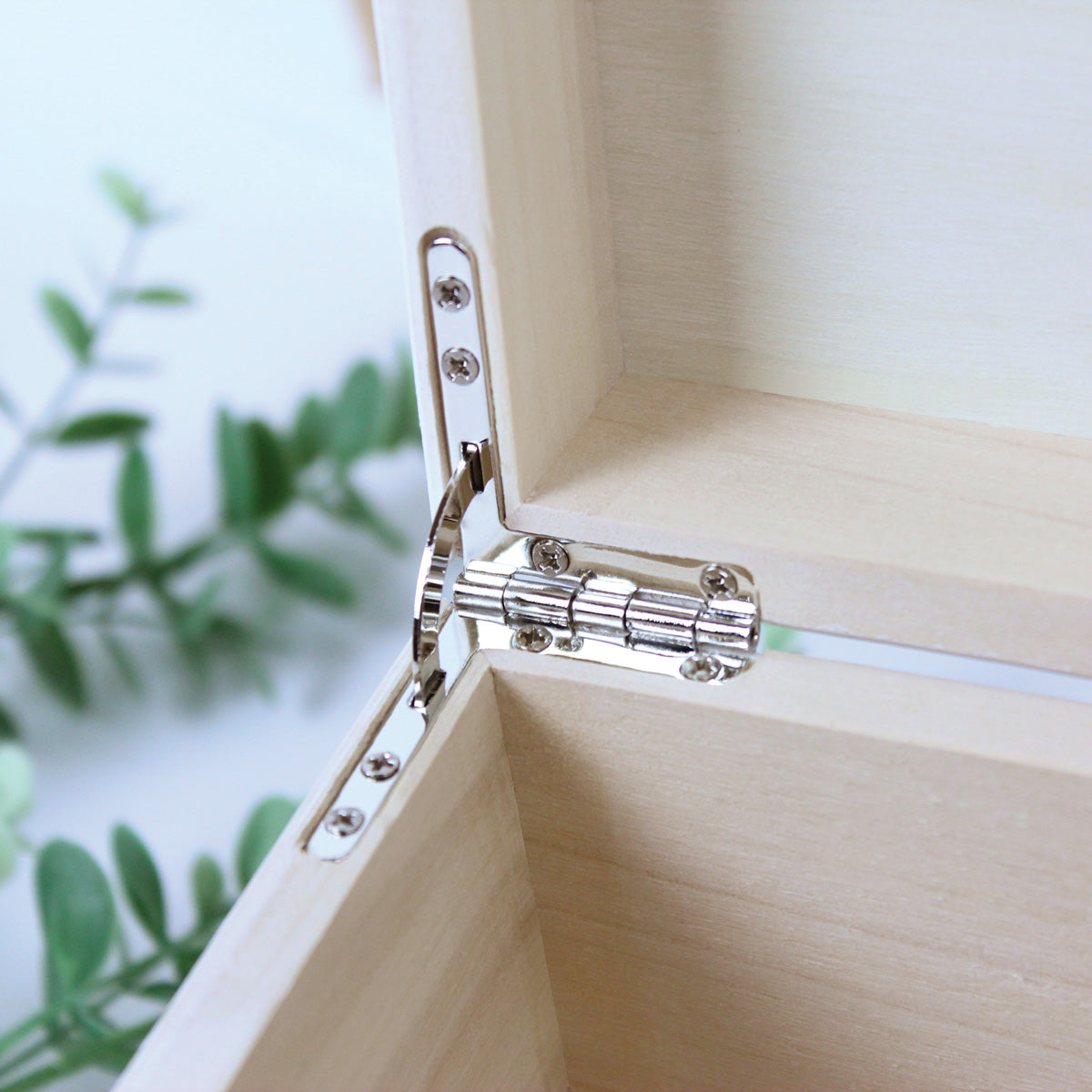 Personalised Wreath Keepsake White Wooden Memory Box - 3 Sizes